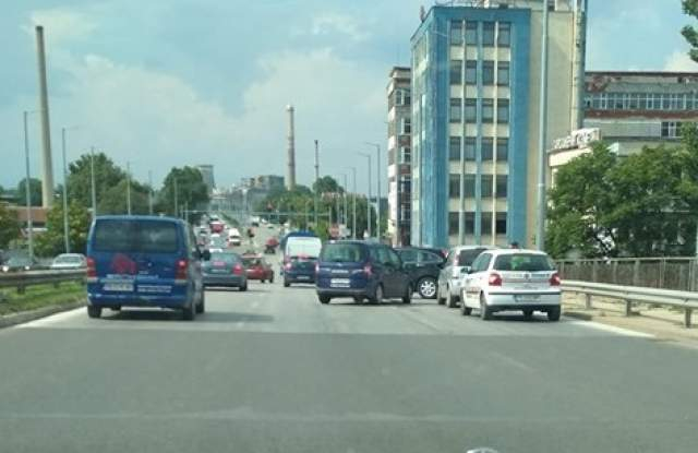 Извънредно! Тежка верижна катастрофа в Пловдив!
