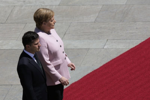 Говорителят на немското правителство разкри какво се случва с Меркел