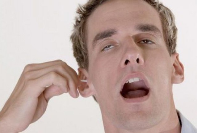 Лекари извадиха от пациент рекордно голямо парче ушна кал (СНИМКА)