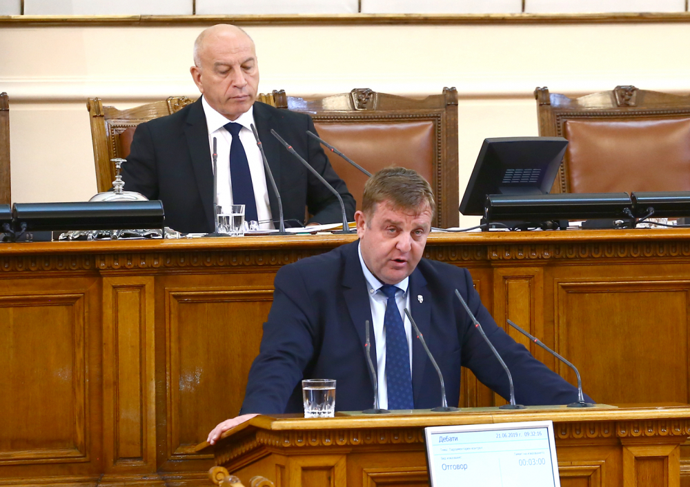 Каракачанов: БНР не е частна собственост на хора с извратени разбирания за света