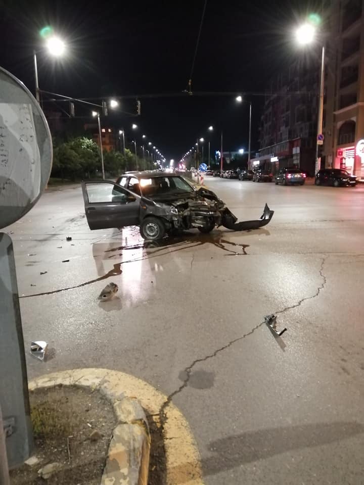 Зрелищни СНИМКИ: Зверско меле по тъмна доба в столицата! 