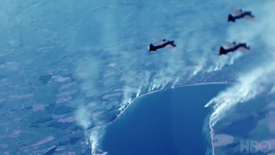 Цветни КАДРИ: Американски пилоти бомбардират Хитлер, за да спасят Свободния свят (СНИМКИ/ВИДЕО) 