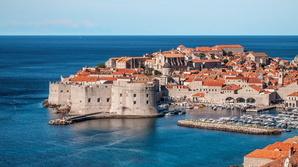 Забраниха къпането в морето край Дубровник 