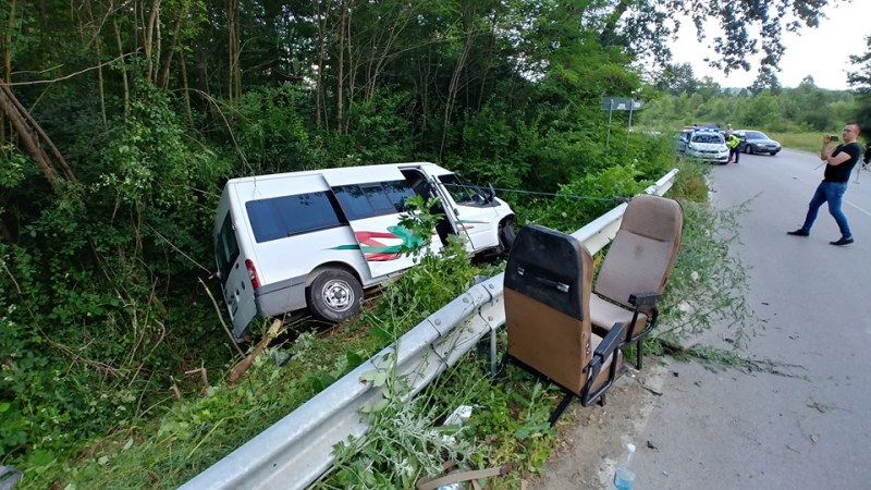 Общински чиновник карал буса с деца, който катастрофира до Ловеч