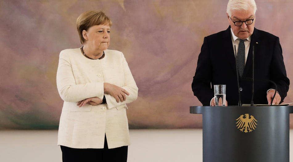 Страшна гледка: Нов пристъп като токов удар порази Меркел (ВИДЕО)
