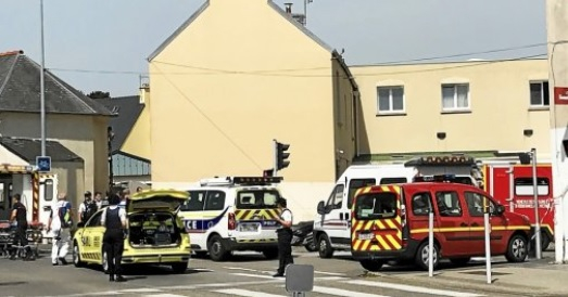 Мъжът, който стреля пред джамия във Франция, се самоуби 