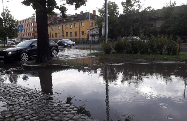 Потоп в Пловдив! Ето какво се случва... (СНИМКИ/ВИДЕО)