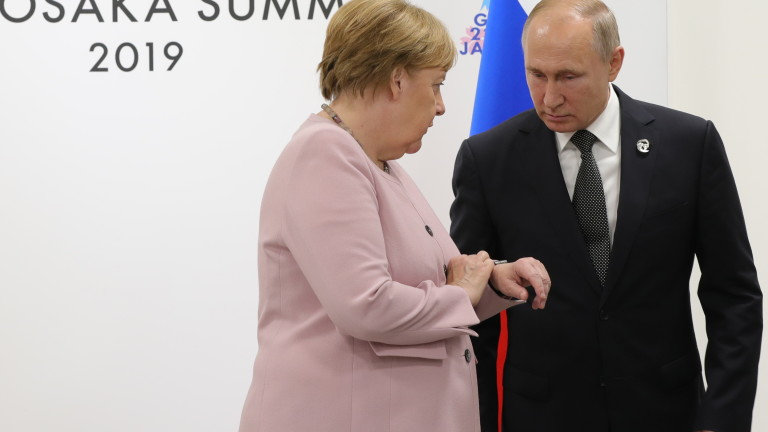Путин показа пътя на "изгубилата се" Меркел (ВИДЕО)