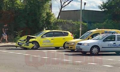 Мерцедес се опита да яхне такси в Бургас, прати двама в болница (СНИМКИ)