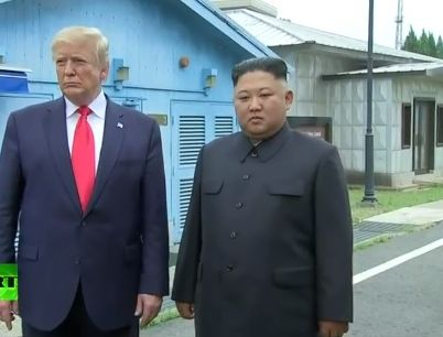 Шок! Доналд Тръмп влезе в Северна Корея (ВИДЕО)