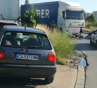 Извънредно и първо в БЛИЦ: Зверско меле в София! Зрелищни КАДРИ