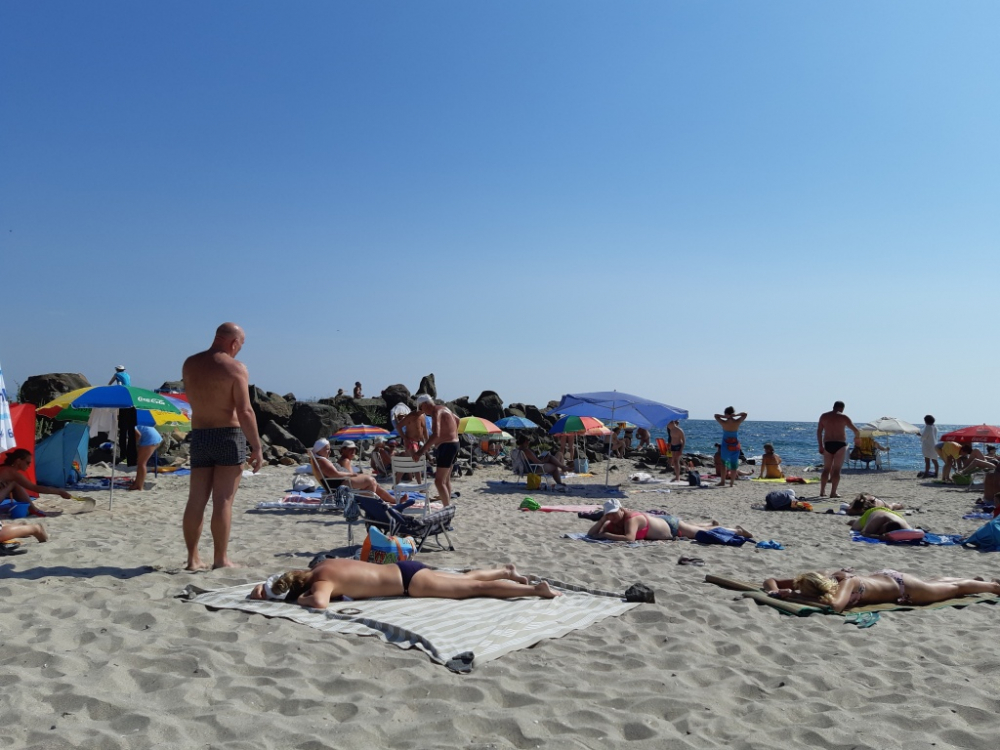 Турист отиде на плаж "Смокините" и изтръпна от погнуса СНИМКА 