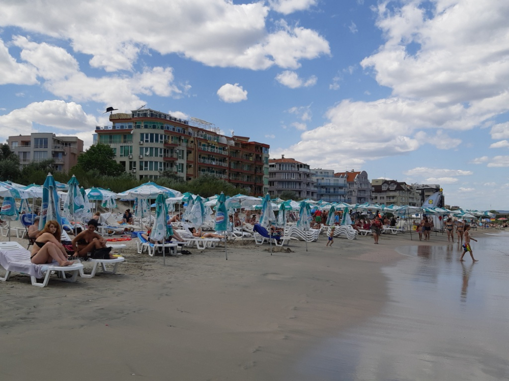 Изненада: Скоро плажната ивица на България ще е разделена на две!