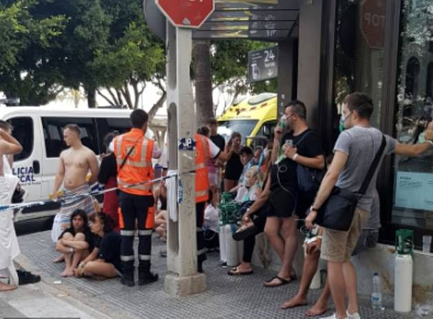 Адски пожар в хотел в Майорка! Изведоха туристи по бански през прозорците (СНИМКИ)
