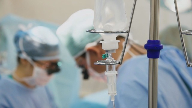 Лекари оперираха медицинска сестра и превърнаха живота ѝ в ад