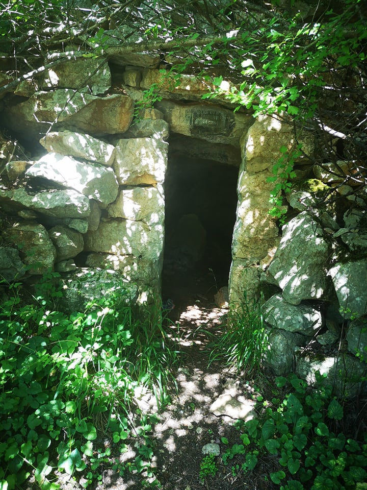 Иманярите пощуряха: Мистериозна пещера с вход на дворец изникна край Арбанаси