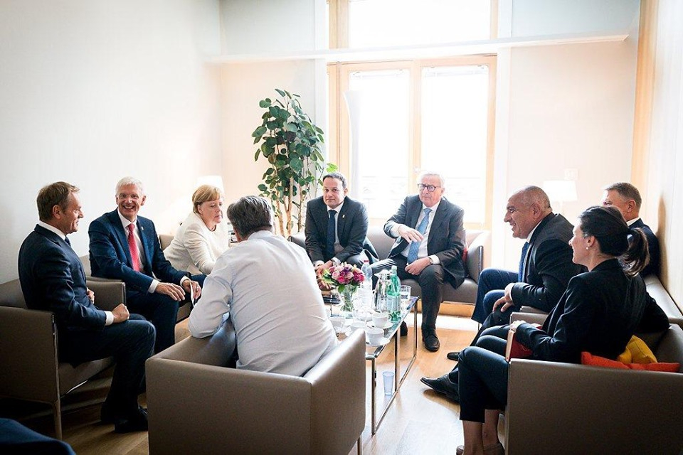 Политическа жега: Борисов показа СНИМКИ от Брюксел