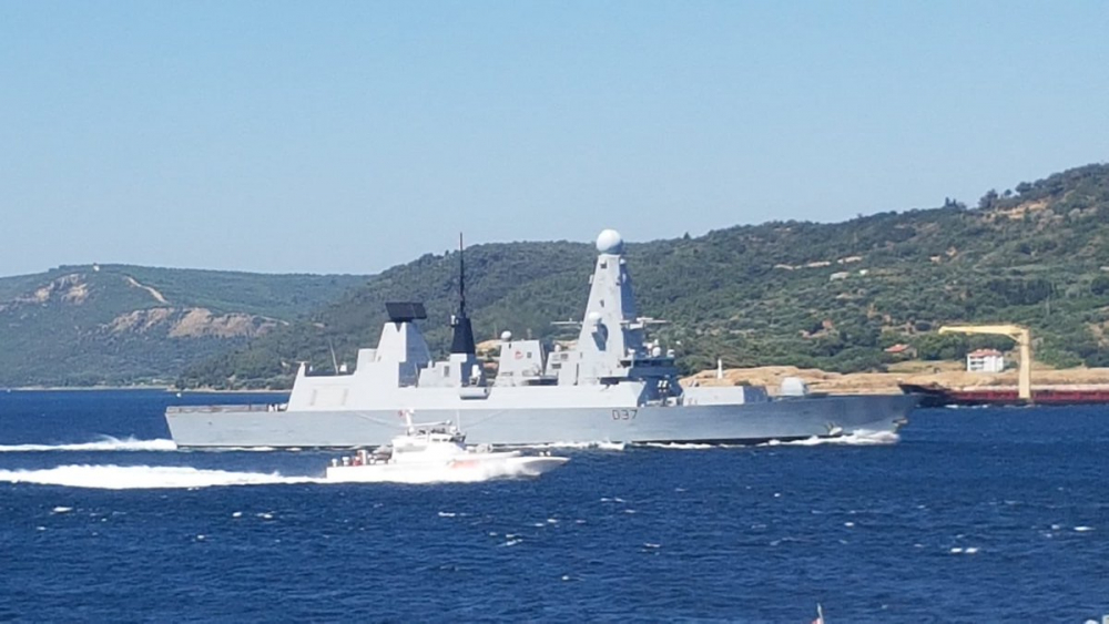 Два военни кораба на НАТО влязоха в Черно море (СНИМКИ/ВИДЕО)
