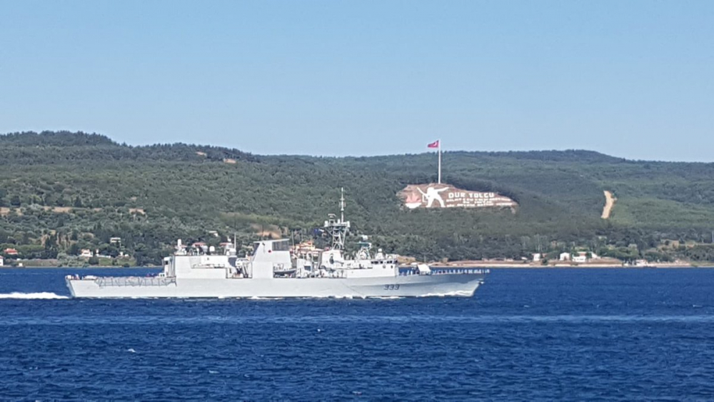 Два военни кораба на НАТО влязоха в Черно море (СНИМКИ/ВИДЕО)