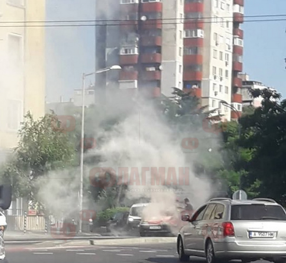 Огнен ад в центъра на Бургас! (СНИМКИ/ВИДЕО)