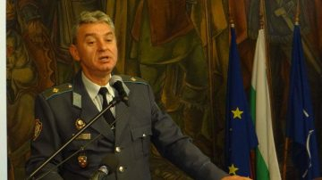 Началникът на НВУ бригаден генерал Богданов хвърли оставка