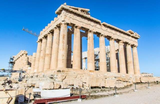 Жегите в Атина са непоносими, затвориха Акропола 