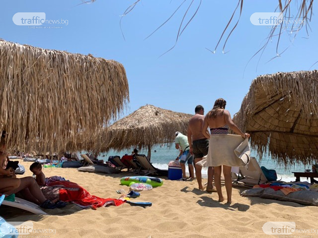 Гилотина за шезлог и чадър вече и в Гърция, дерат нашенци с по... 