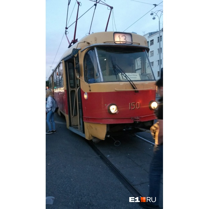 Първо в БЛИЦ: Консулът ни в Екатеринбург попадна в страшна катастрофа (СНИМКИ)