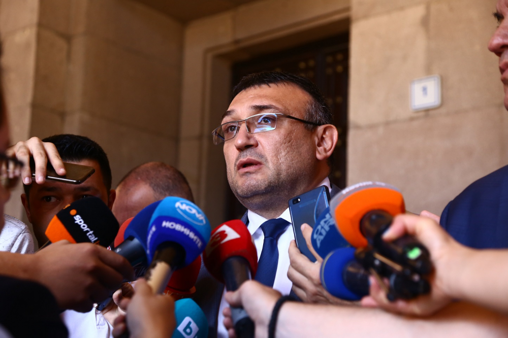 Министър Маринов с горещи подробности за спецакцията в Сандански 