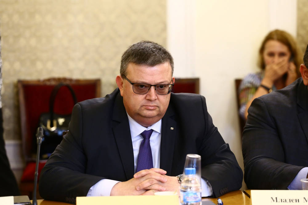Цацаров поиска отмяна на българско гражданство на две лица