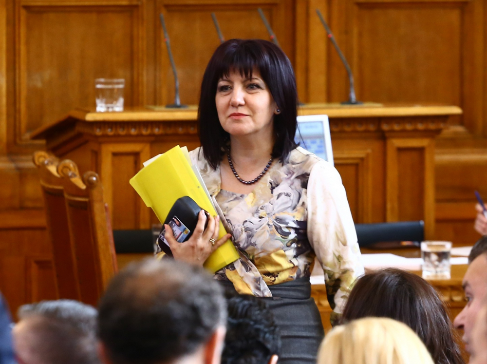 Караянчева за замразяването на депутатските заплати: Сгреших. Извинявам се