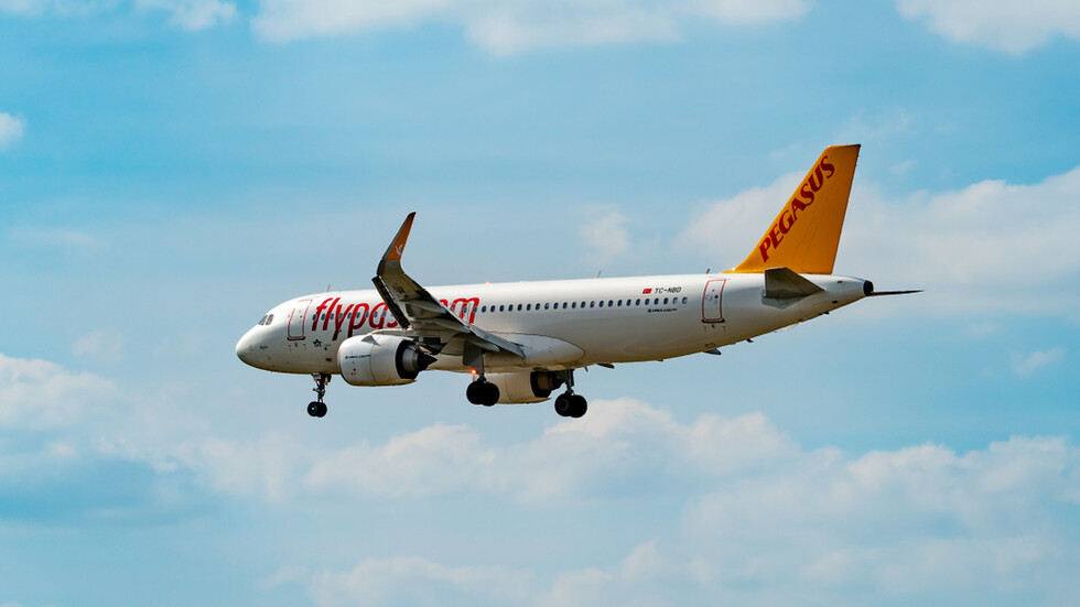 Паника на борда, самолет от Турция кацна аварийно заради пътник