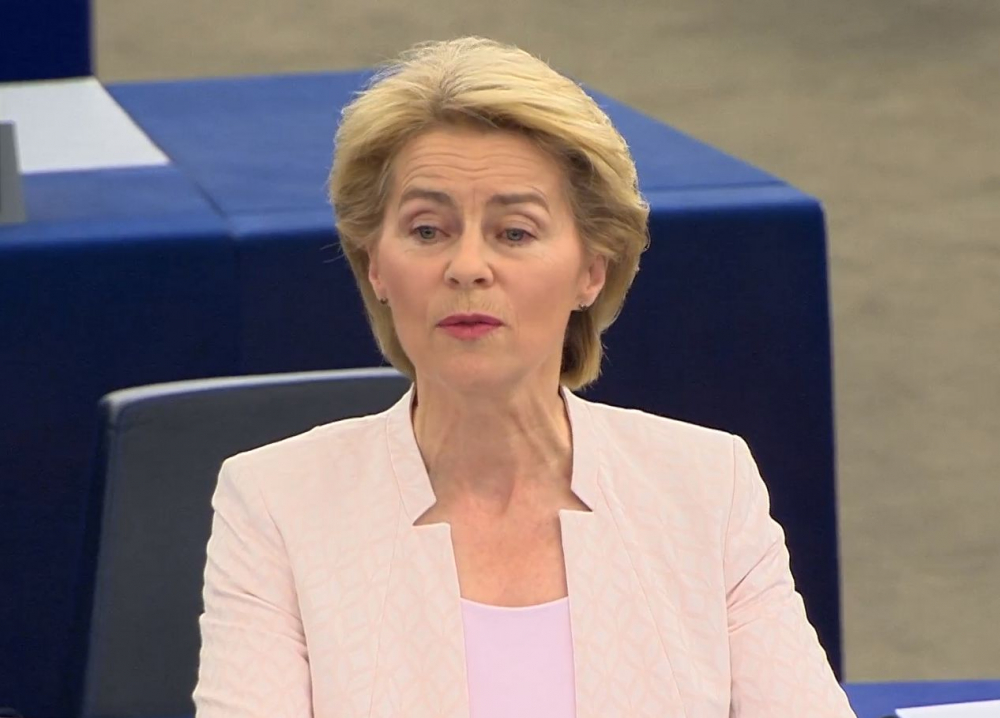 Урсула фон дер Лайен убеждава евродепутатите защо трябва да е шеф на ЕК (НА ЖИВО)