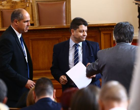 Заместникът на Младен Маринов положи клетва като депутат (СНИМКА)