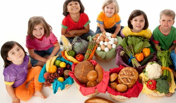 Какво ядат децата в детските градини и училищата? (ВИДЕО)