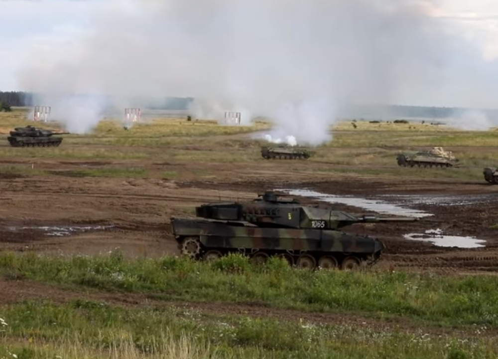 Бронетехника на НАТО разгроми съветски танк Т-72 в Полша (ВИДЕО)