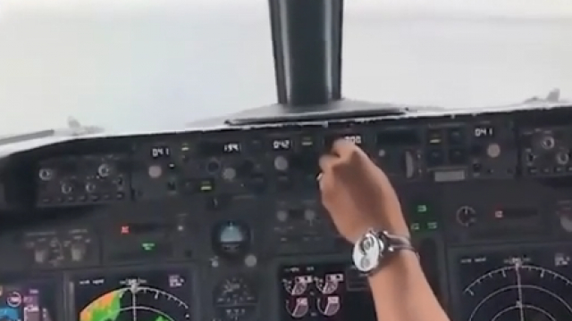 Вижте с очите на пилота как Boeing 737 се забива в океана (ВИДЕО)