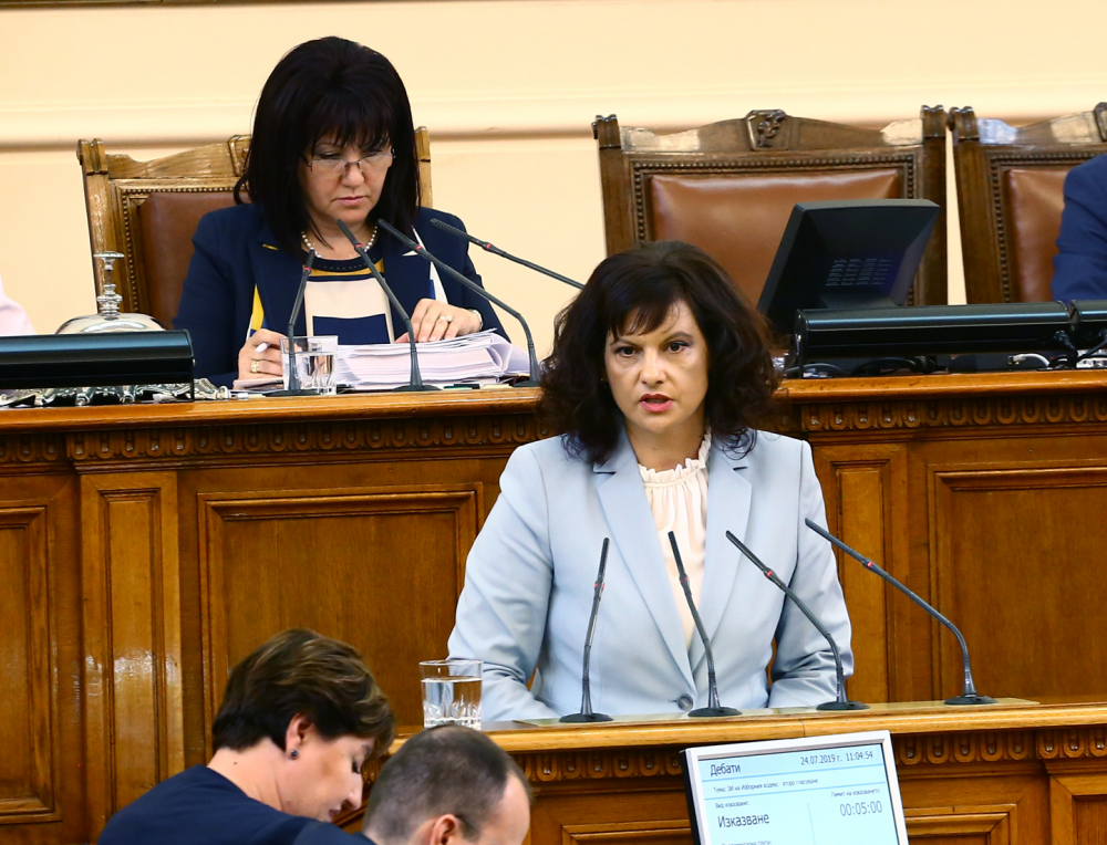 Дариткова попари БСП след проваления вот на недоверие