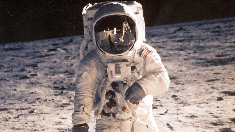 Кацането на Луната: Шефът на "Аполо" разкри тайната на NASA 50 години по-късно 