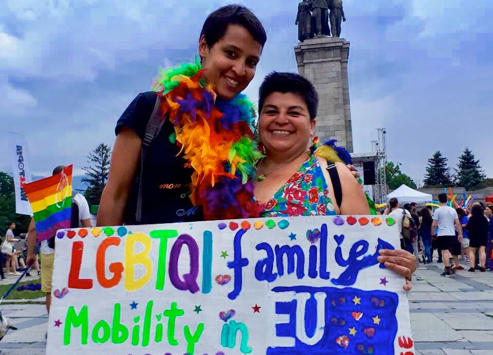 PinkNews: Български съд за пръв път призна брак между лесбийки
