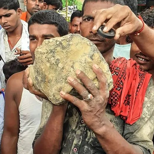 Метеорит се разби в Индия СНИМКИ