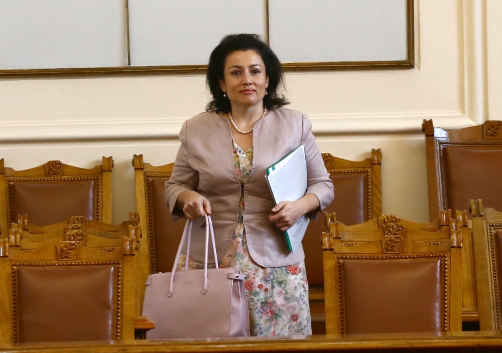 Министър Танева: Подавам оставка - звучи като облекчение