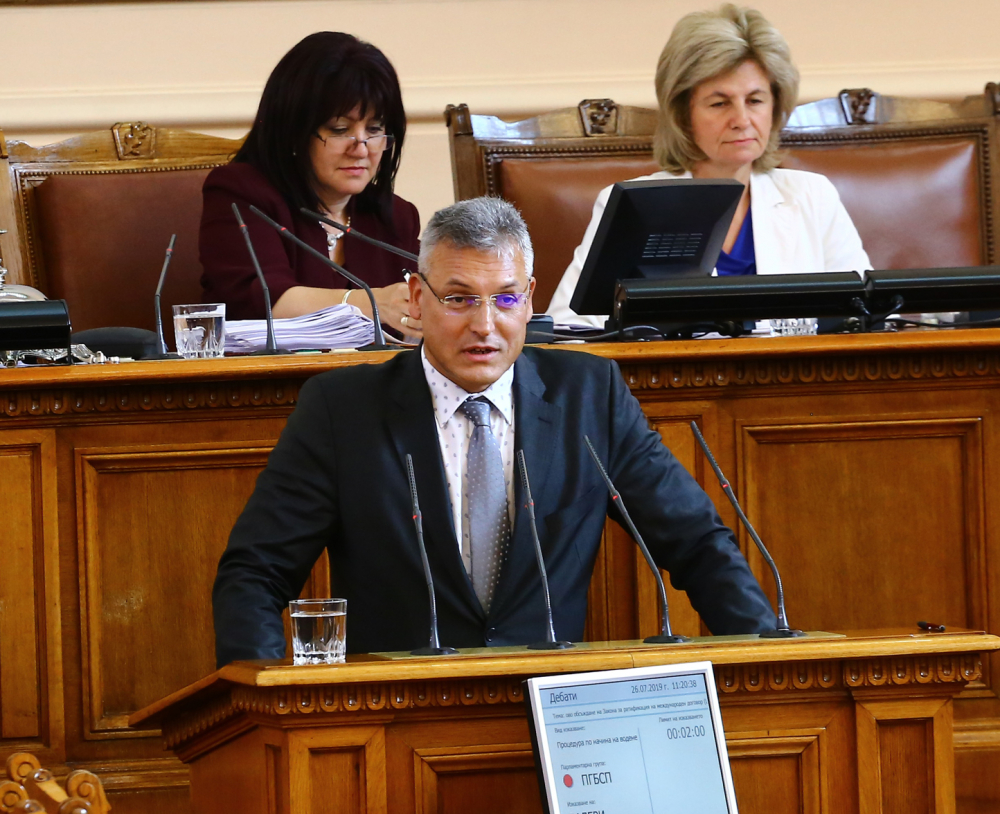 Жаблянов се гневи в парламента заради посещението шефовете на ДАНС и МВР