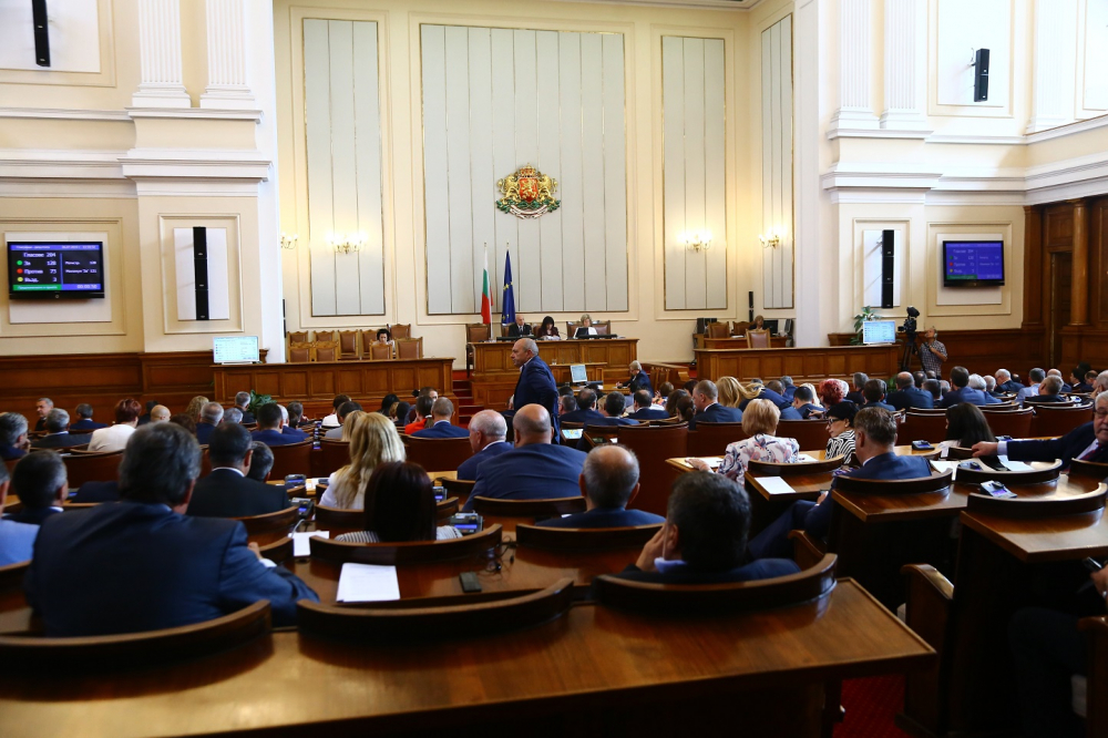 Президентът поиска Борисов да се явява редовно в парламента, но получи отказ