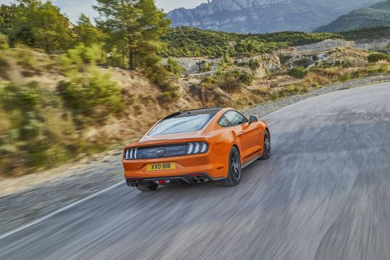 Ford представя специално юбилейно издание Mustang55 с 5,0-литров двигател V8 и усъвършенстван Mustang с 2,3-литров двигател EcoBoost