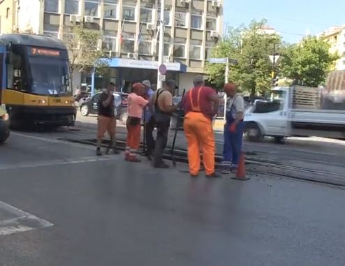 БЛИЦ TV: Проблем с трамваите в района на площад "Македония"