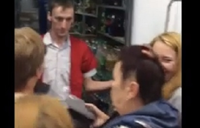 Див екшън в супермаркет, жени се сбиха заради тигани ВИДЕО