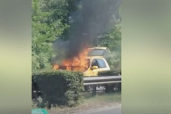 Такси пламна в Бургас, километрична тапа към Созопол