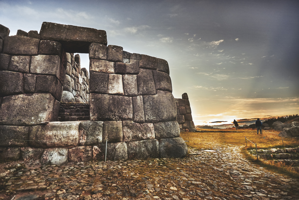 Дело на извънземни ли е тази древна крепост на инките? СНИМКИ