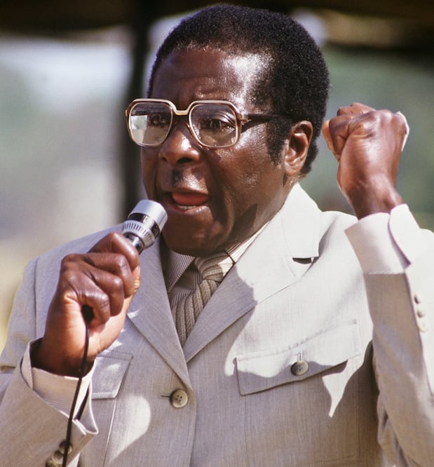 Страшният африкански диктатор Робърт Мугабе шокира с вида си 